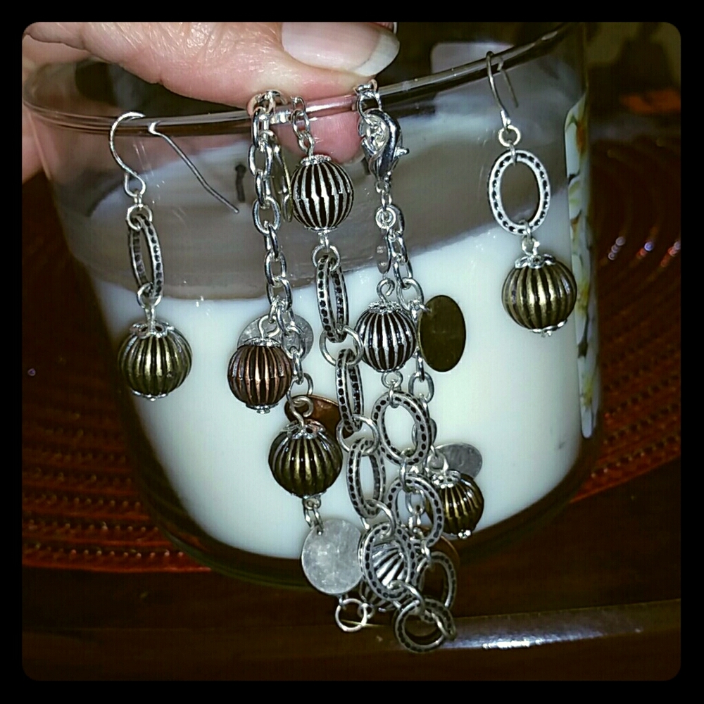 Premier Designs* Unique Bracelet & Earring Set - Picture 3 of 3